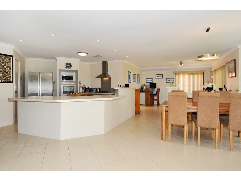 26 Carissa Turn, Halls Head WA 6210