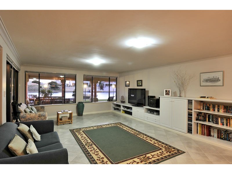 26 Picaroon Place, Halls Head WA 6210