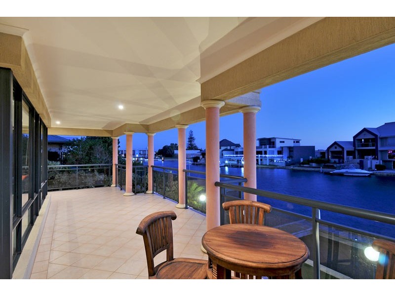 26 Picaroon Place, Halls Head WA 6210