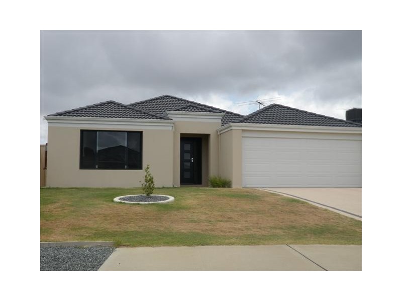 38 Lismore Ridge, Lakelands WA 6180