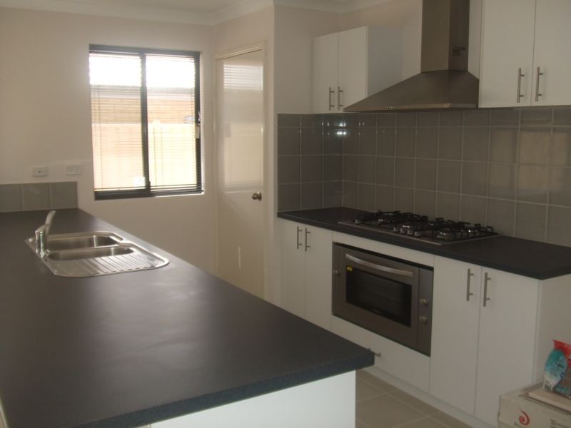 38 Lismore Ridge, Lakelands WA 6180