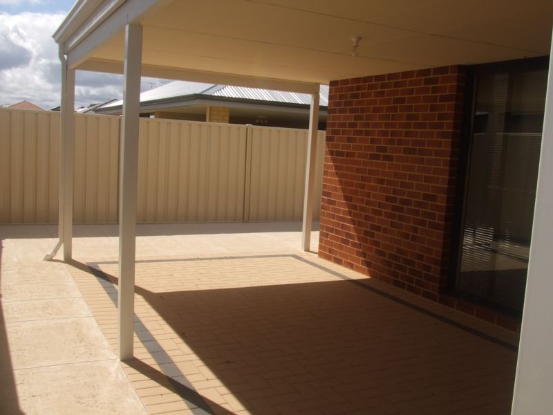 38 Lismore Ridge, Lakelands WA 6180