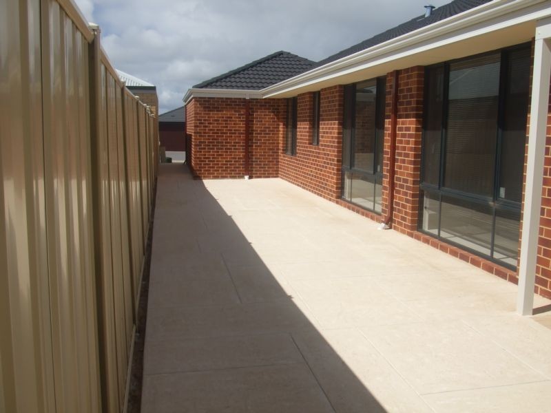 38 Lismore Ridge, Lakelands WA 6180