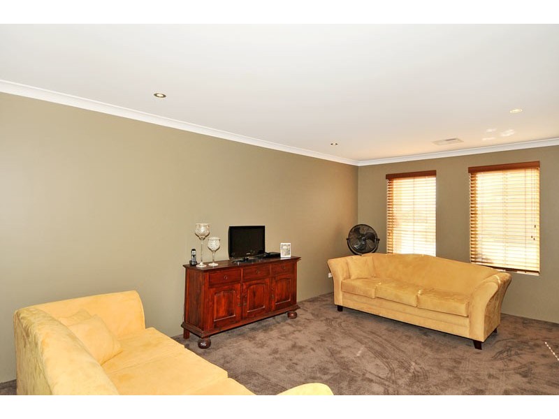 33 Lord Hobart Drive, Madora Bay WA 6210