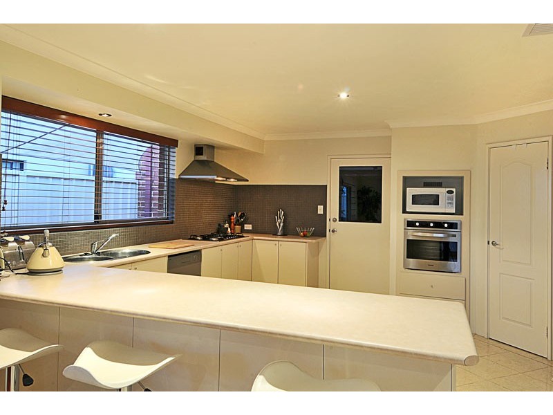 33 Lord Hobart Drive, Madora Bay WA 6210