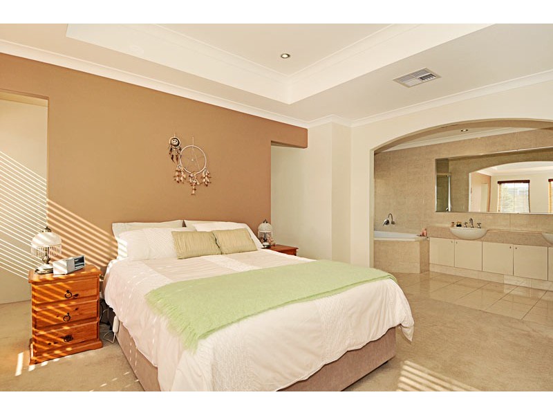 33 Lord Hobart Drive, Madora Bay WA 6210