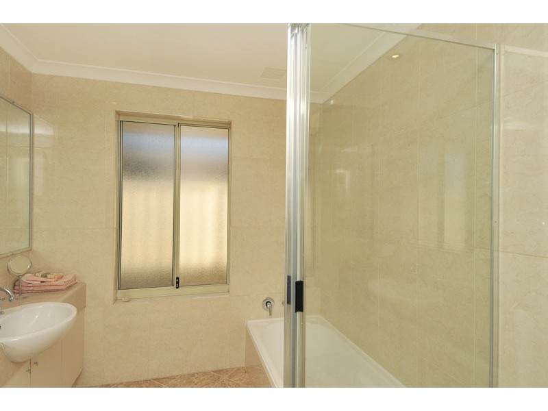 33 Lord Hobart Drive, Madora Bay WA 6210