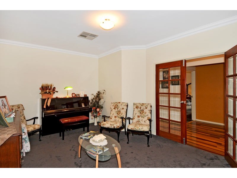 16 Dias Pass, Dudley Park WA 6210