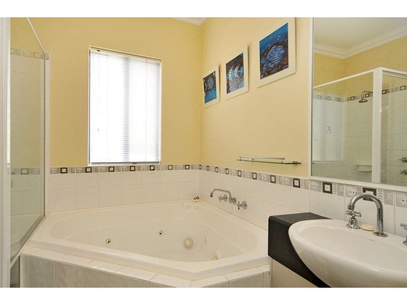 16 Dias Pass, Dudley Park WA 6210