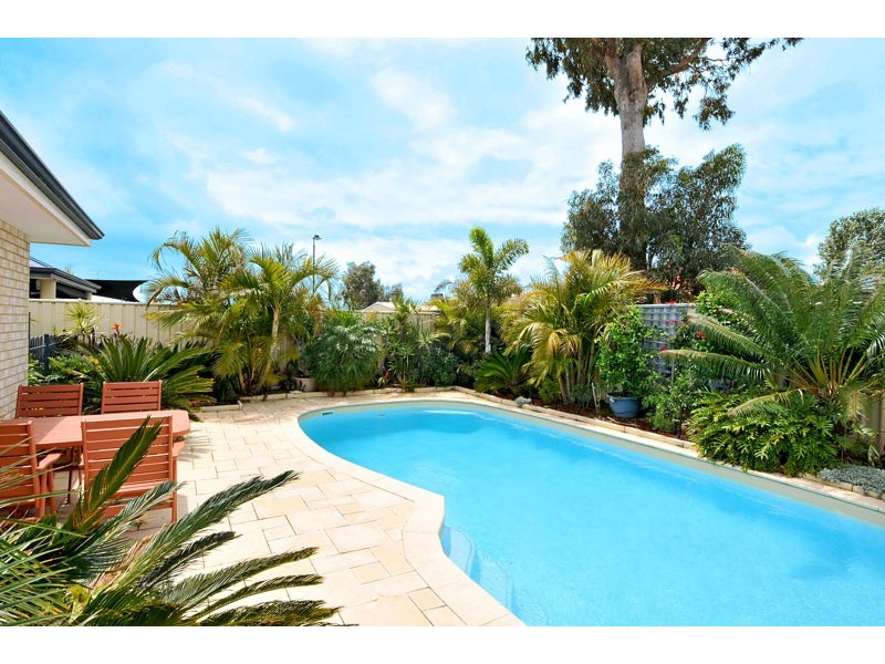 16 Dias Pass, Dudley Park WA 6210