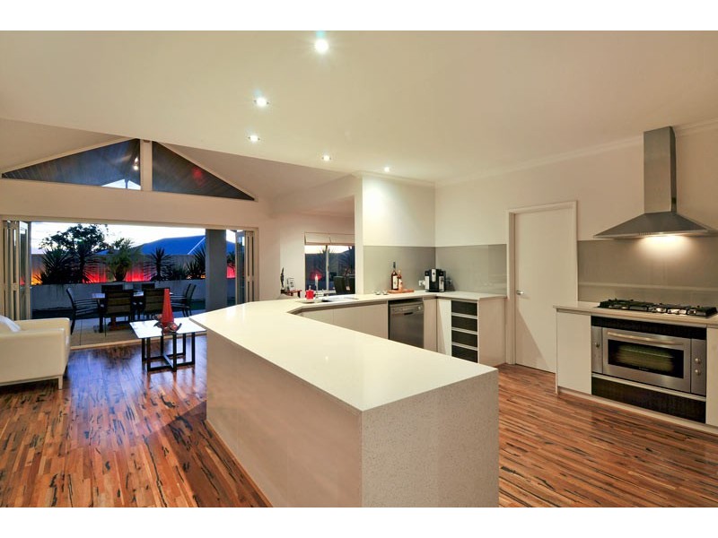 6 Nuchea Vista, Lakelands WA 6180