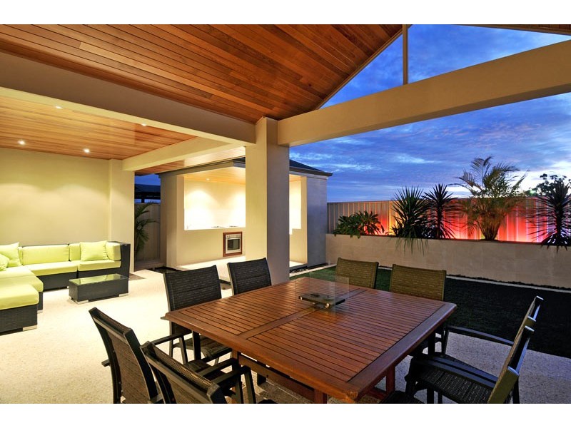 6 Nuchea Vista, Lakelands WA 6180