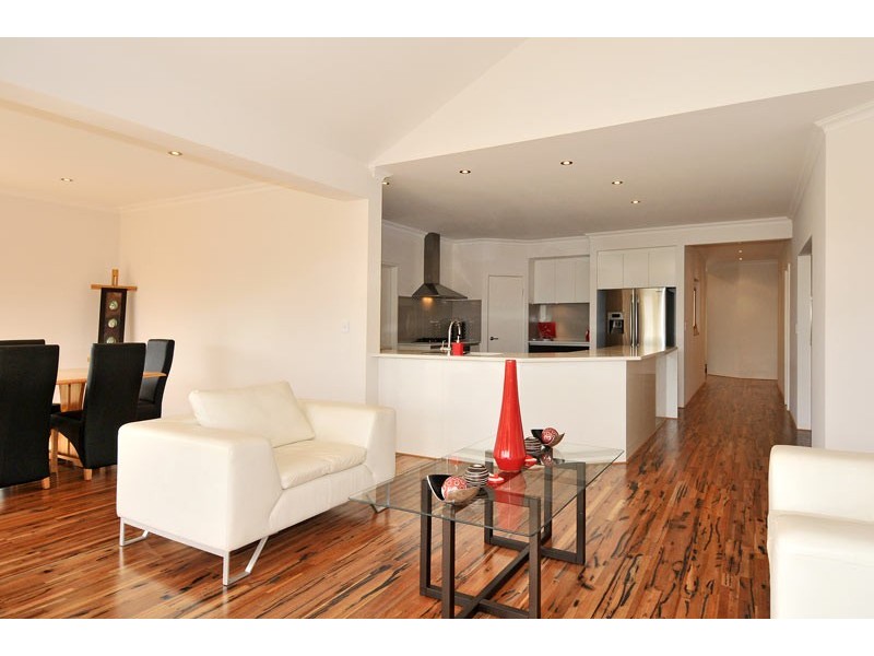 6 Nuchea Vista, Lakelands WA 6180