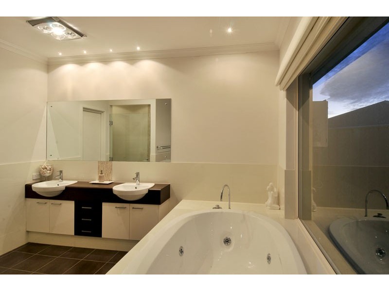 6 Nuchea Vista, Lakelands WA 6180