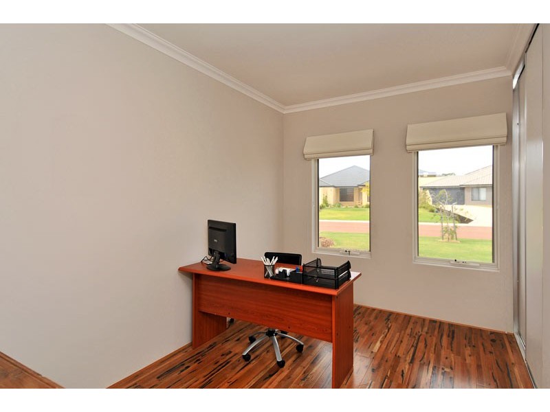 6 Nuchea Vista, Lakelands WA 6180