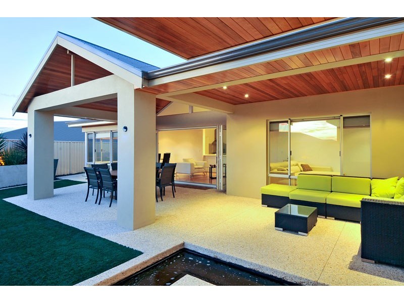 6 Nuchea Vista, Lakelands WA 6180