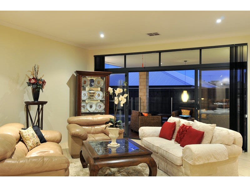 3 Riceflower Boulevard, Halls Head WA 6210