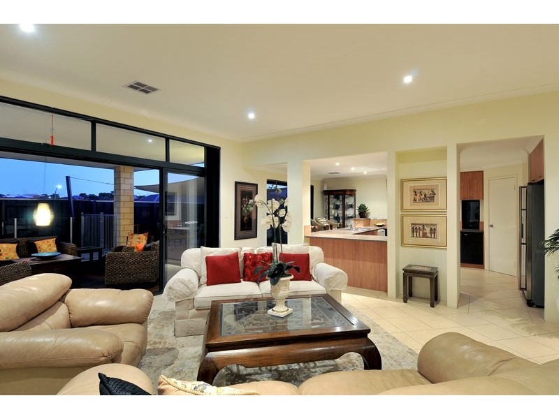 3 Riceflower Boulevard, Halls Head WA 6210