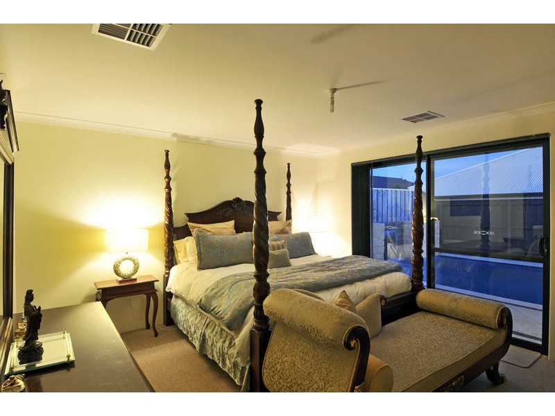 3 Riceflower Boulevard, Halls Head WA 6210