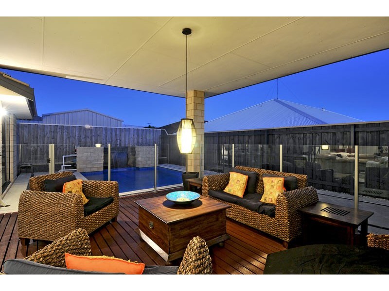 3 Riceflower Boulevard, Halls Head WA 6210