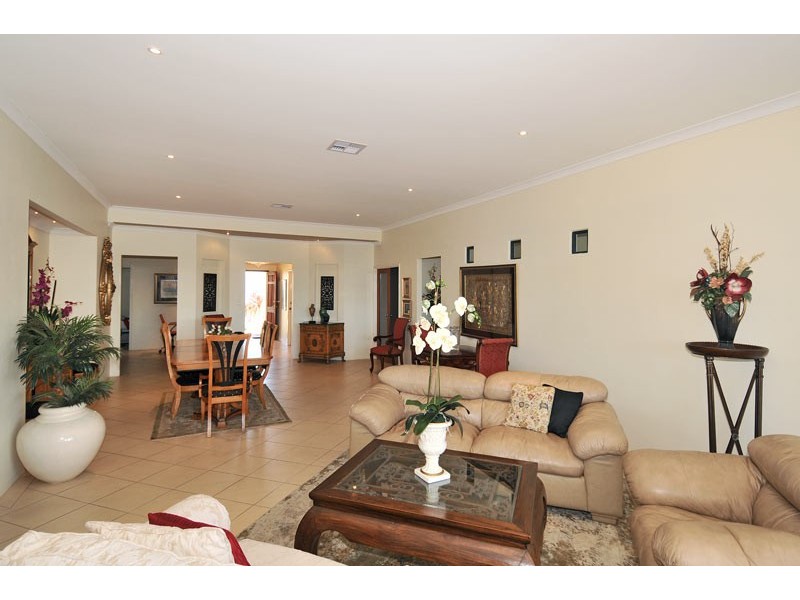 3 Riceflower Boulevard, Halls Head WA 6210