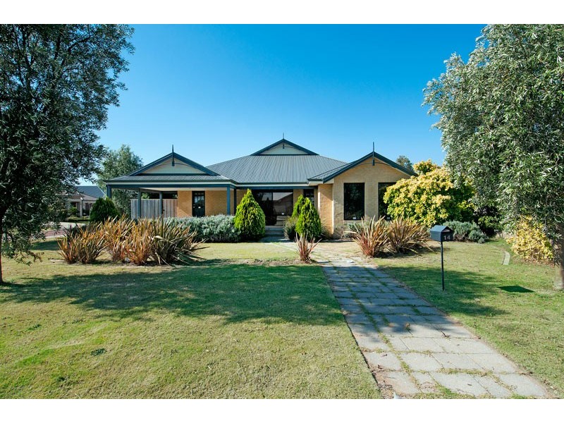 14 Dalona Parkway, Lakelands WA 6180