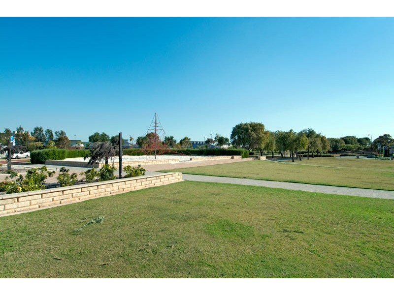 14 Dalona Parkway, Lakelands WA 6180