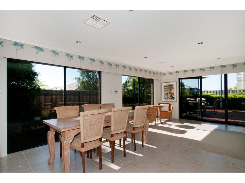 14 Dalona Parkway, Lakelands WA 6180