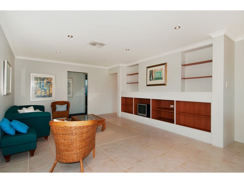 14 Dalona Parkway, Lakelands WA 6180