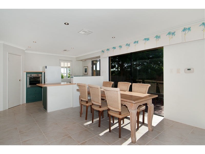 14 Dalona Parkway, Lakelands WA 6180