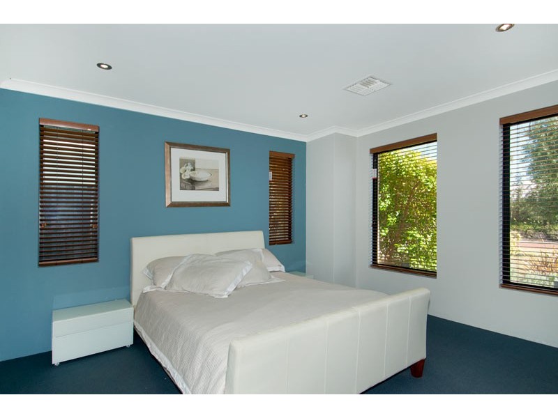 14 Dalona Parkway, Lakelands WA 6180