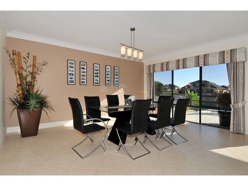 41 Brindabella Crescent, Halls Head WA 6210