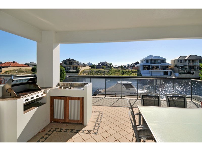 41 Brindabella Crescent, Halls Head WA 6210