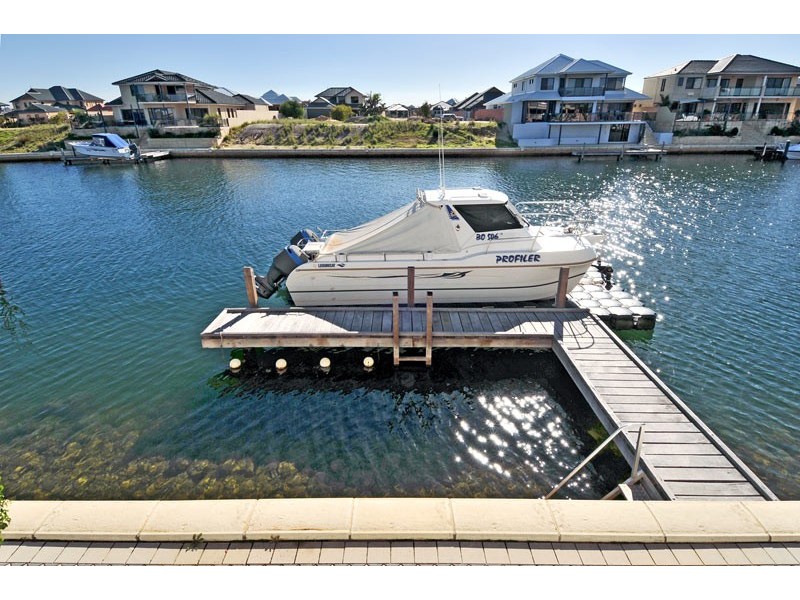 41 Brindabella Crescent, Halls Head WA 6210