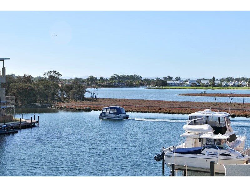 41 Brindabella Crescent, Halls Head WA 6210