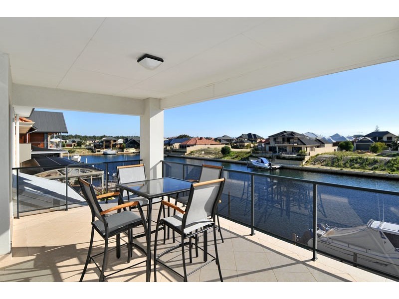 41 Brindabella Crescent, Halls Head WA 6210