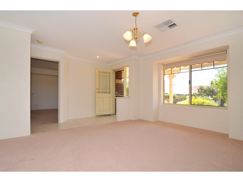 11 Kuta Lane, Halls Head WA 6210