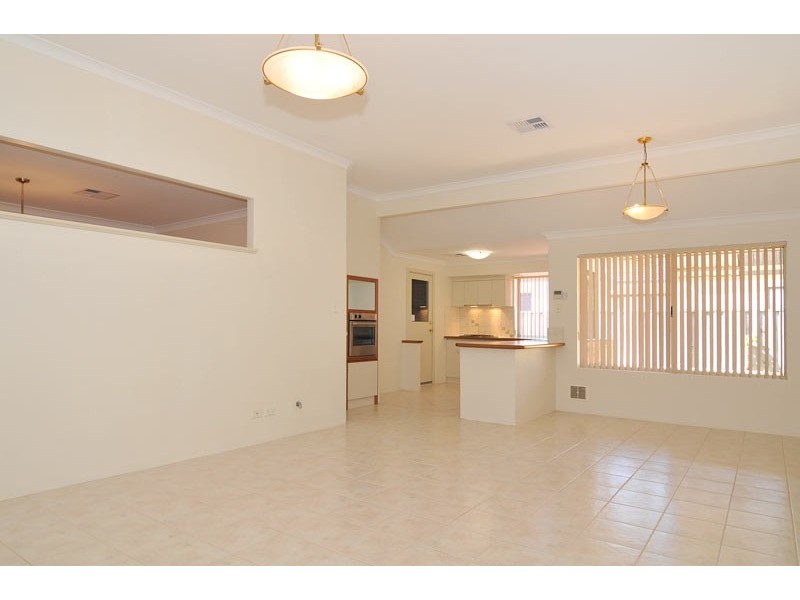 11 Kuta Lane, Halls Head WA 6210