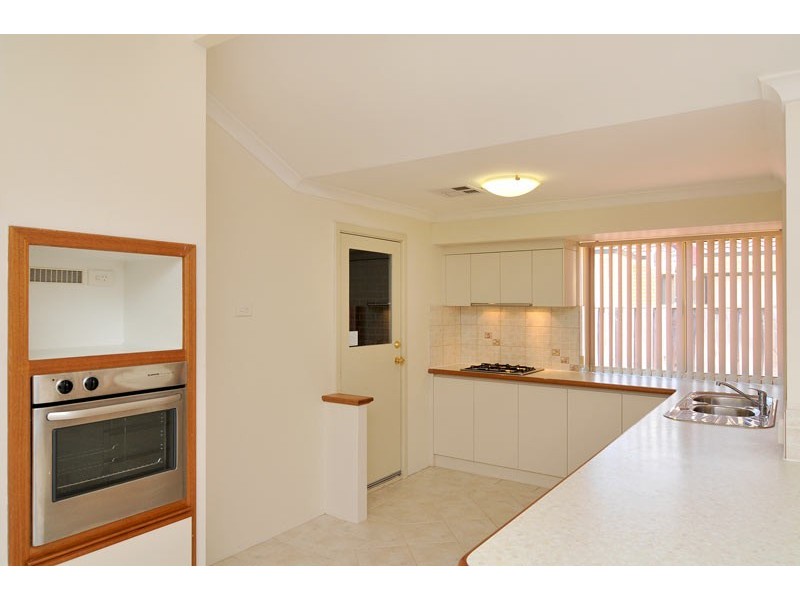 11 Kuta Lane, Halls Head WA 6210