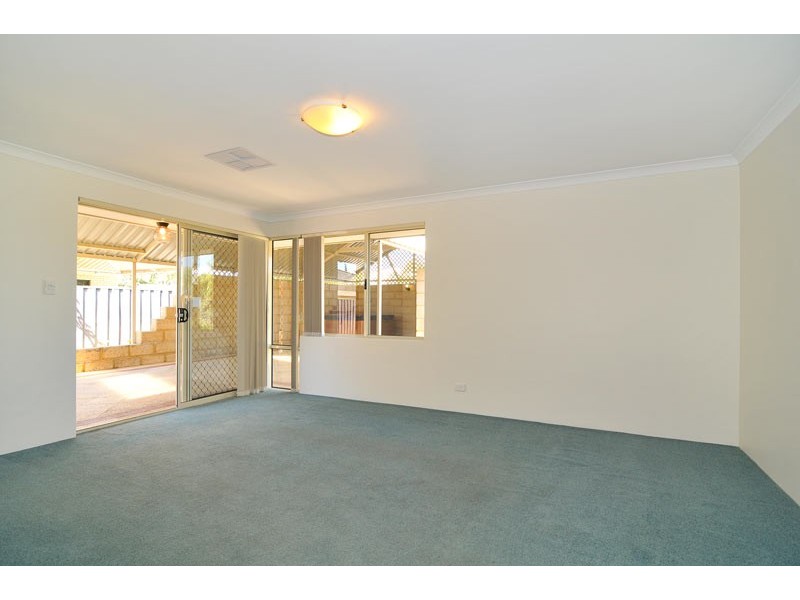 11 Kuta Lane, Halls Head WA 6210