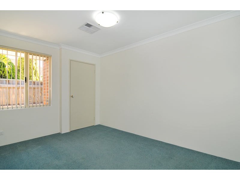 11 Kuta Lane, Halls Head WA 6210