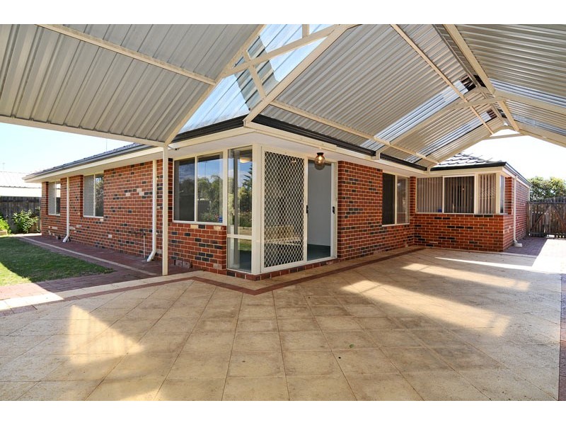 11 Kuta Lane, Halls Head WA 6210