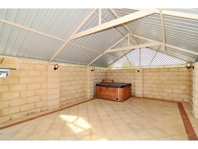 11 Kuta Lane, Halls Head WA 6210