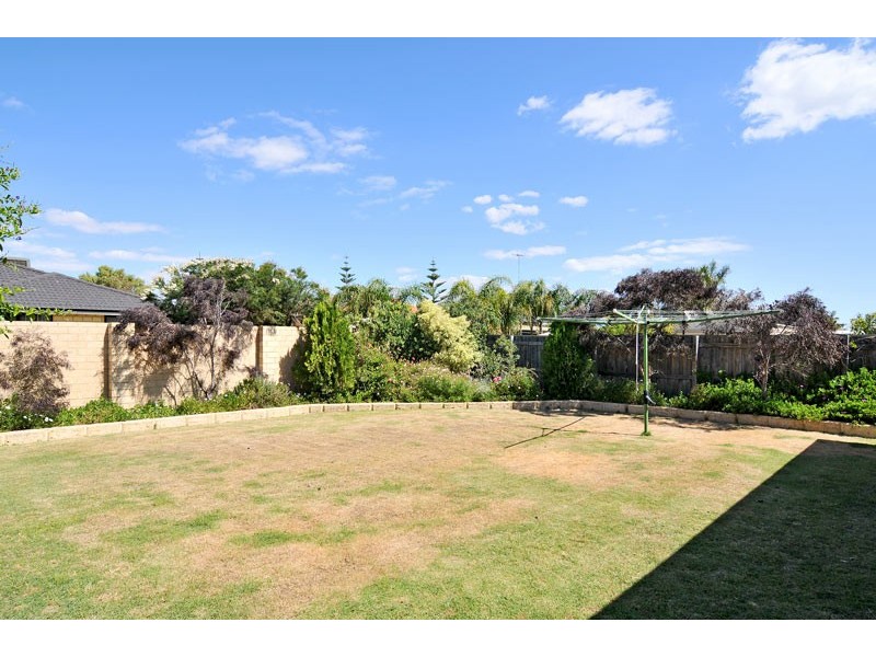 11 Kuta Lane, Halls Head WA 6210