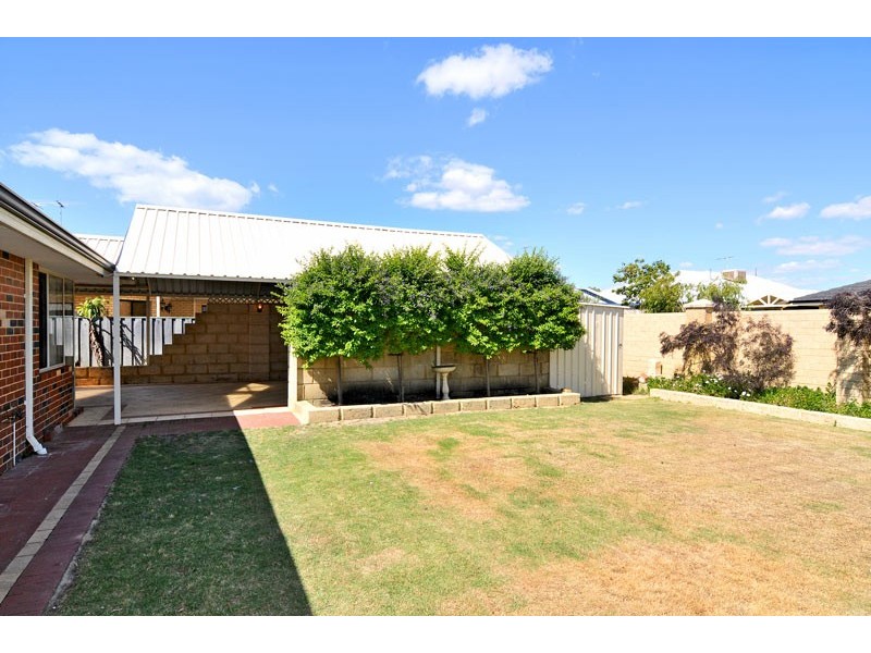 11 Kuta Lane, Halls Head WA 6210