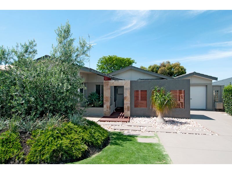 2 Barkley Place, Halls Head WA 6210