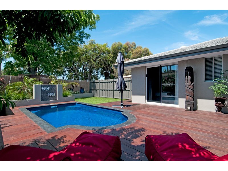 2 Barkley Place, Halls Head WA 6210