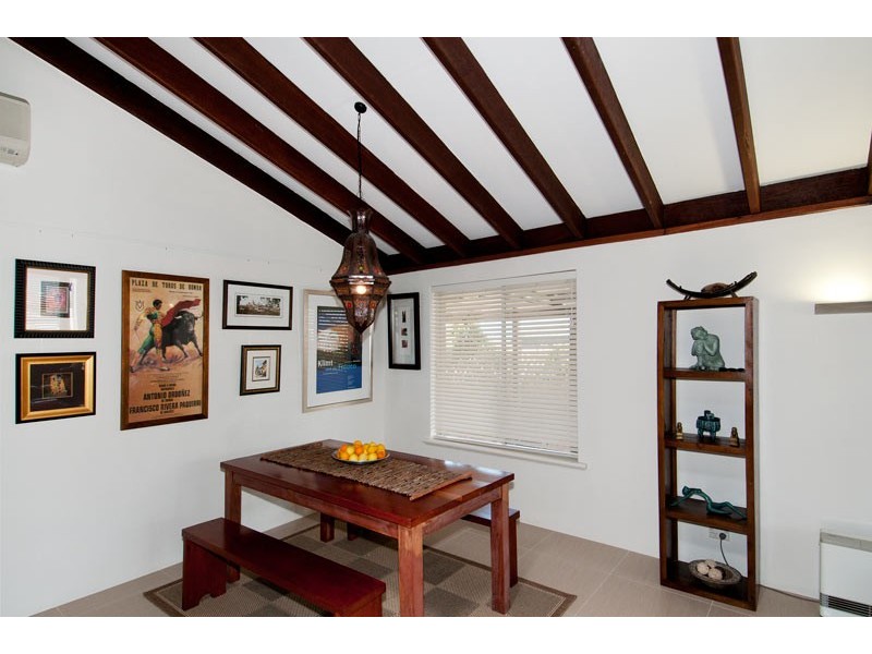 2 Barkley Place, Halls Head WA 6210