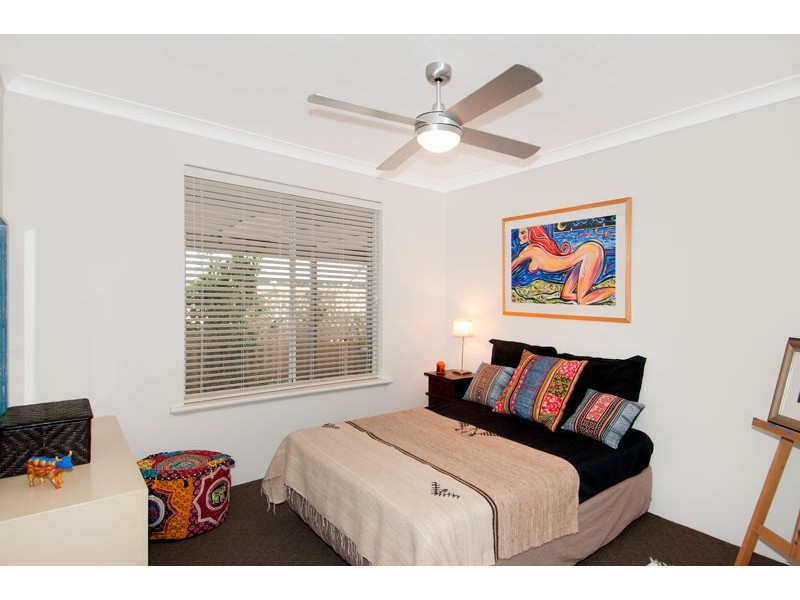 2 Barkley Place, Halls Head WA 6210