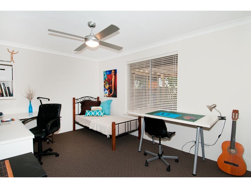 2 Barkley Place, Halls Head WA 6210